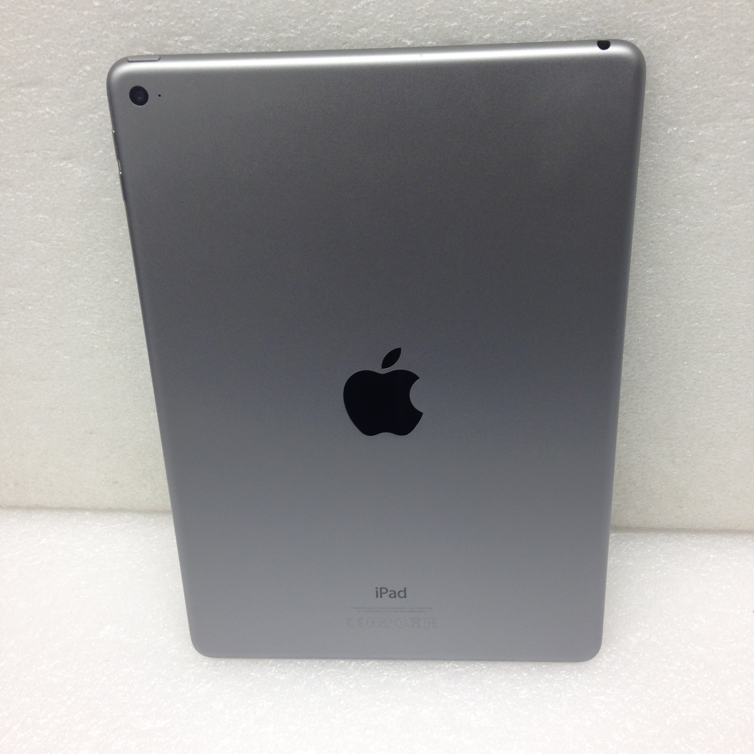 iPad mini 4 Wi-Fi+Cellular 16GB MK702J/A ドコモ シルバー 【管理